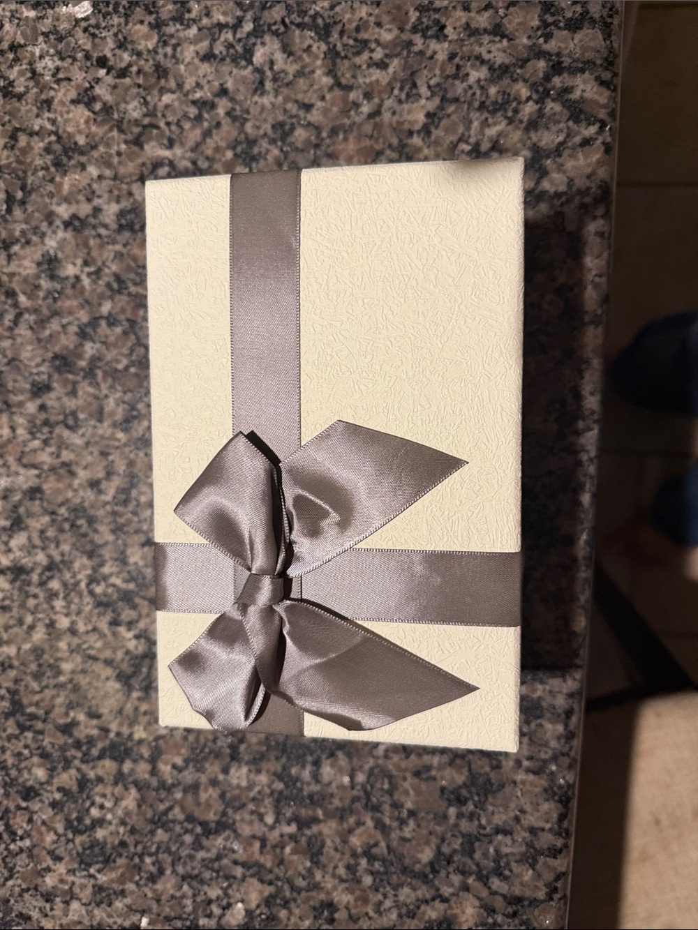 Pre-packaged teacher gift! Perfect for the end of the school year! Brand new.